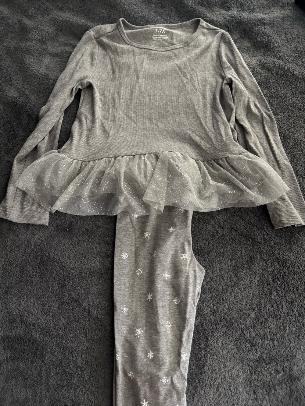 Carter's Gray Long-Sleeve Tulle Peplum Shirt and Matching Snowflake Leggings